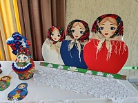 Выставка народного творчества, посвященная празднованию Дня Государственного флага России