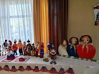 Выставка народного творчества, посвященная празднованию Дня Государственного флага России